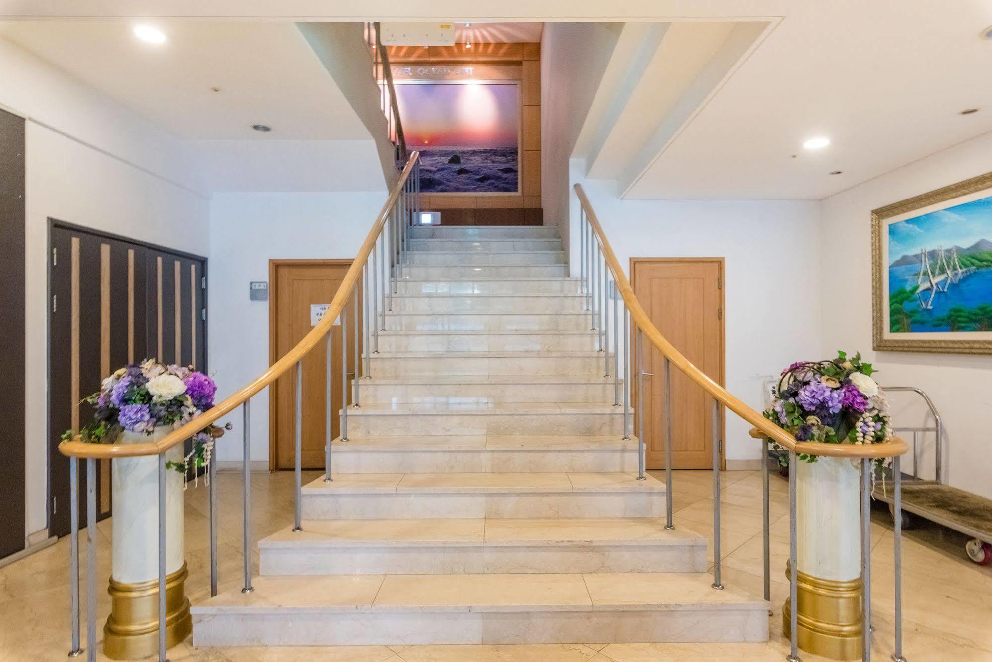 גאוז'ה Hotel Homefourest מראה חיצוני תמונה