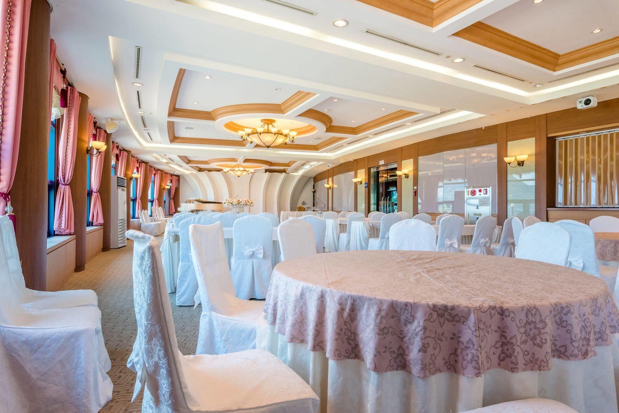 גאוז'ה Hotel Homefourest מראה חיצוני תמונה